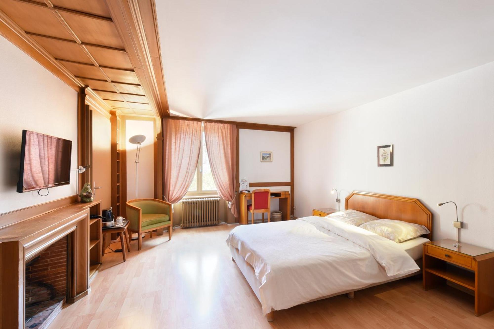 Hotel De L'Aigle Couvet Bilik gambar