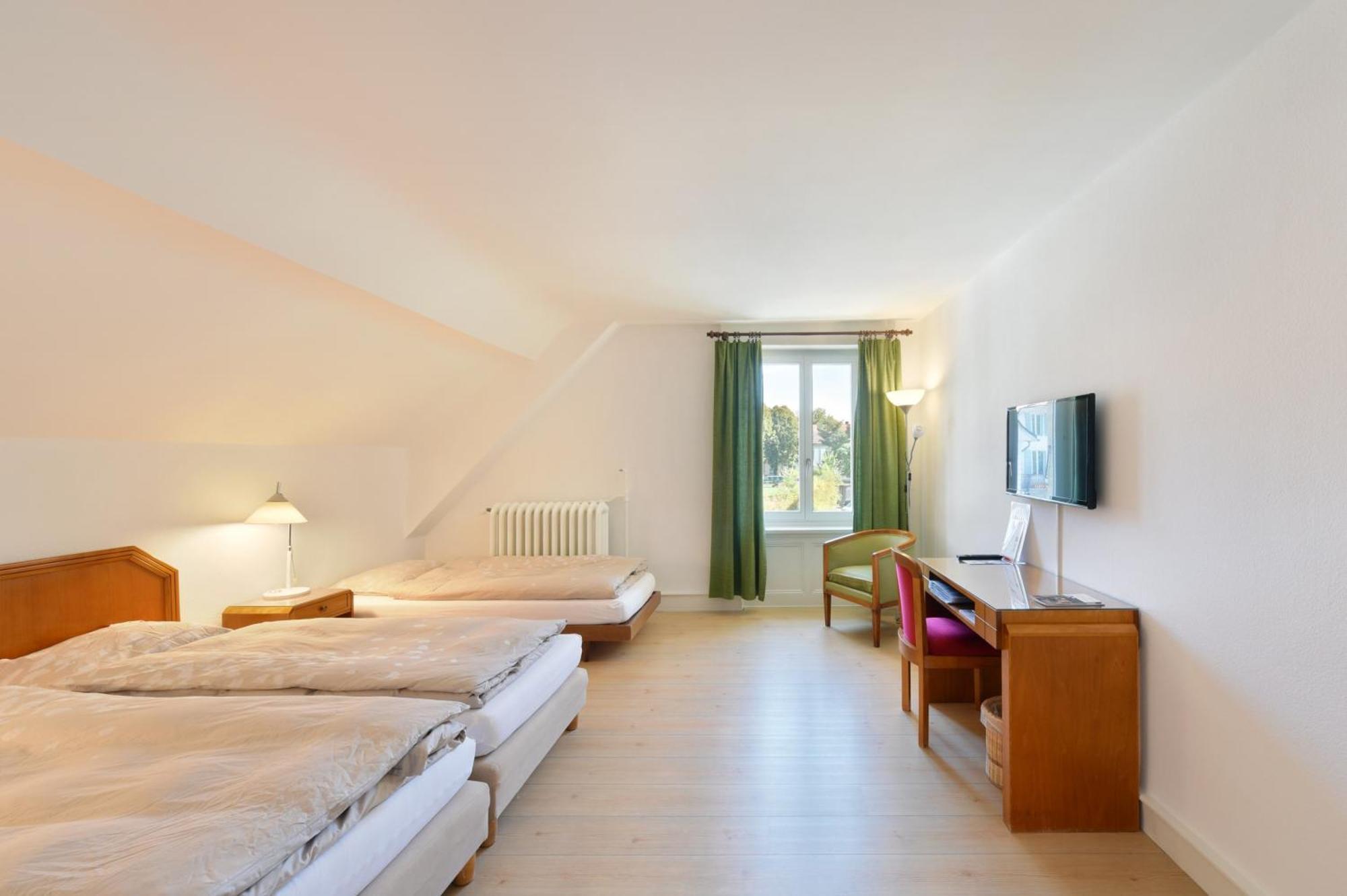 Hotel De L'Aigle Couvet Bilik gambar