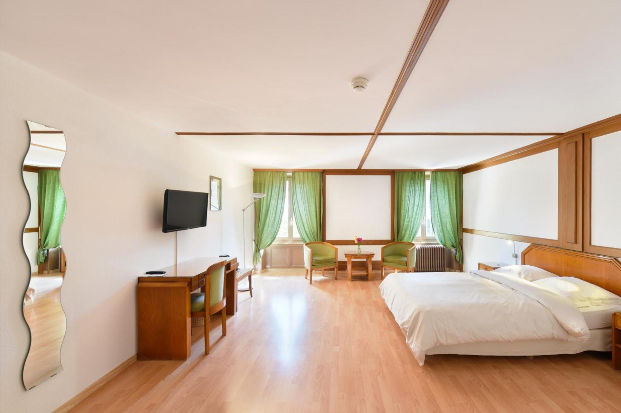 Hotel De L'Aigle Couvet Bilik gambar