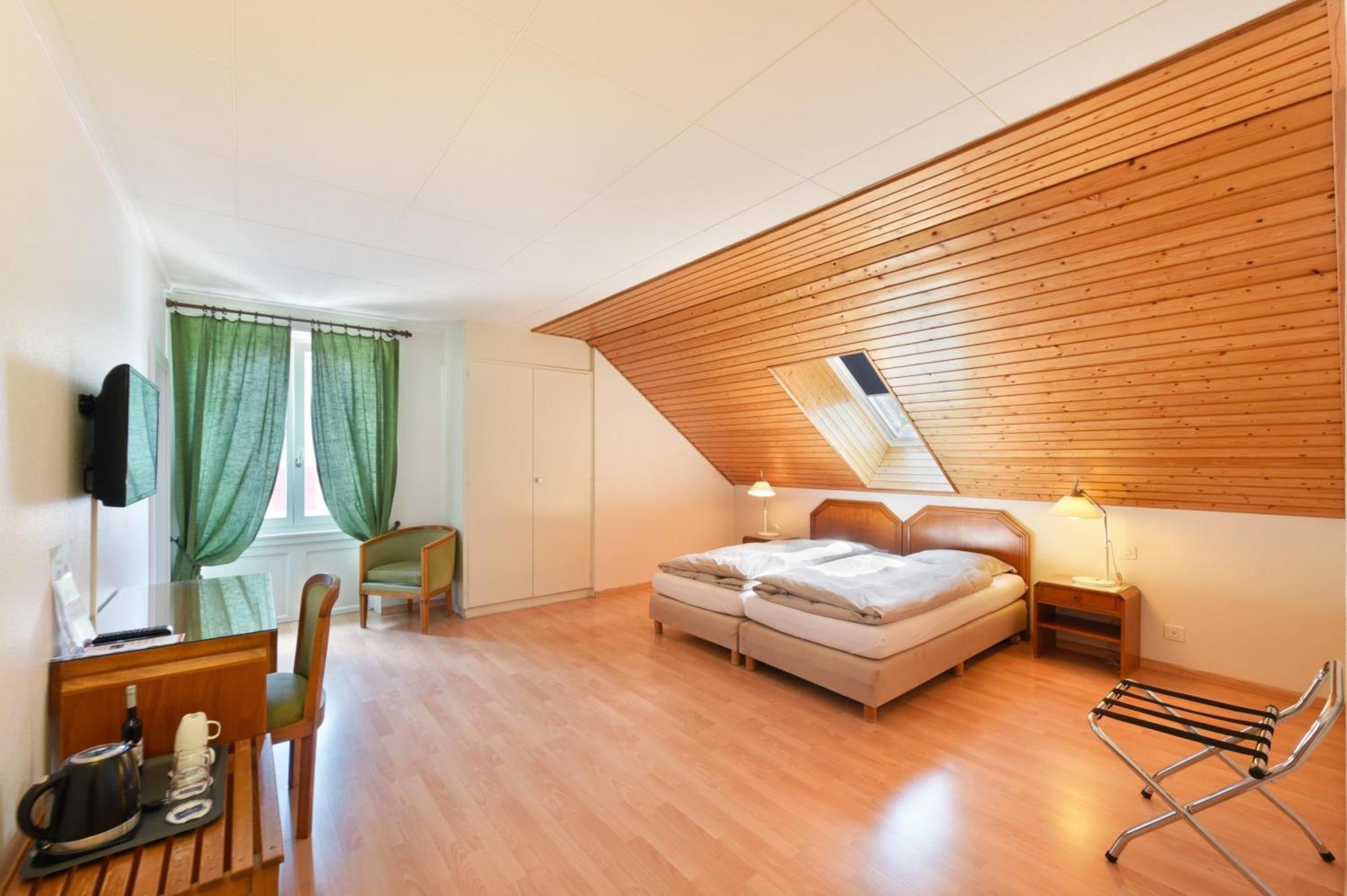 Hotel De L'Aigle Couvet Bilik gambar