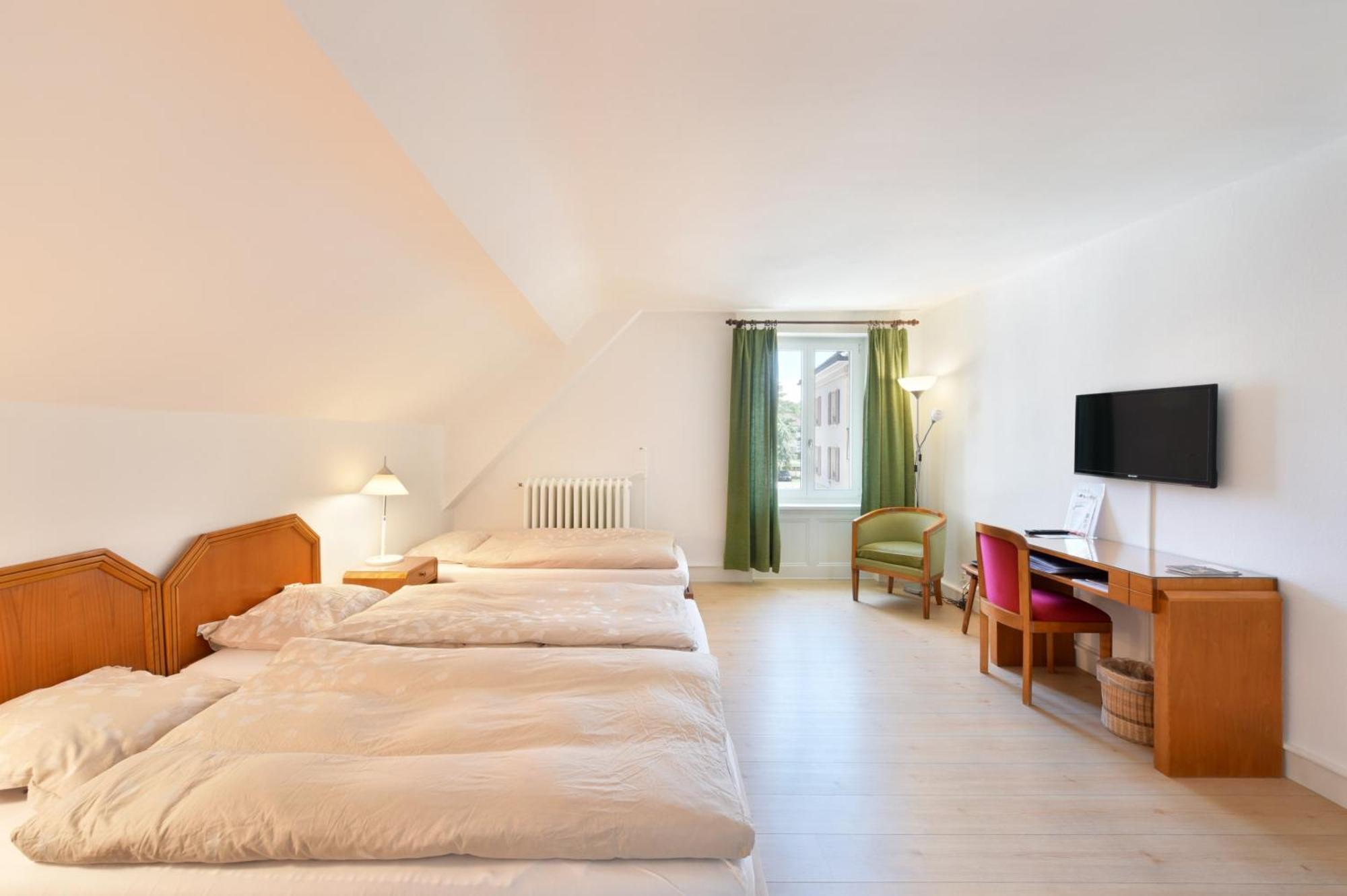 Hotel De L'Aigle Couvet Bilik gambar