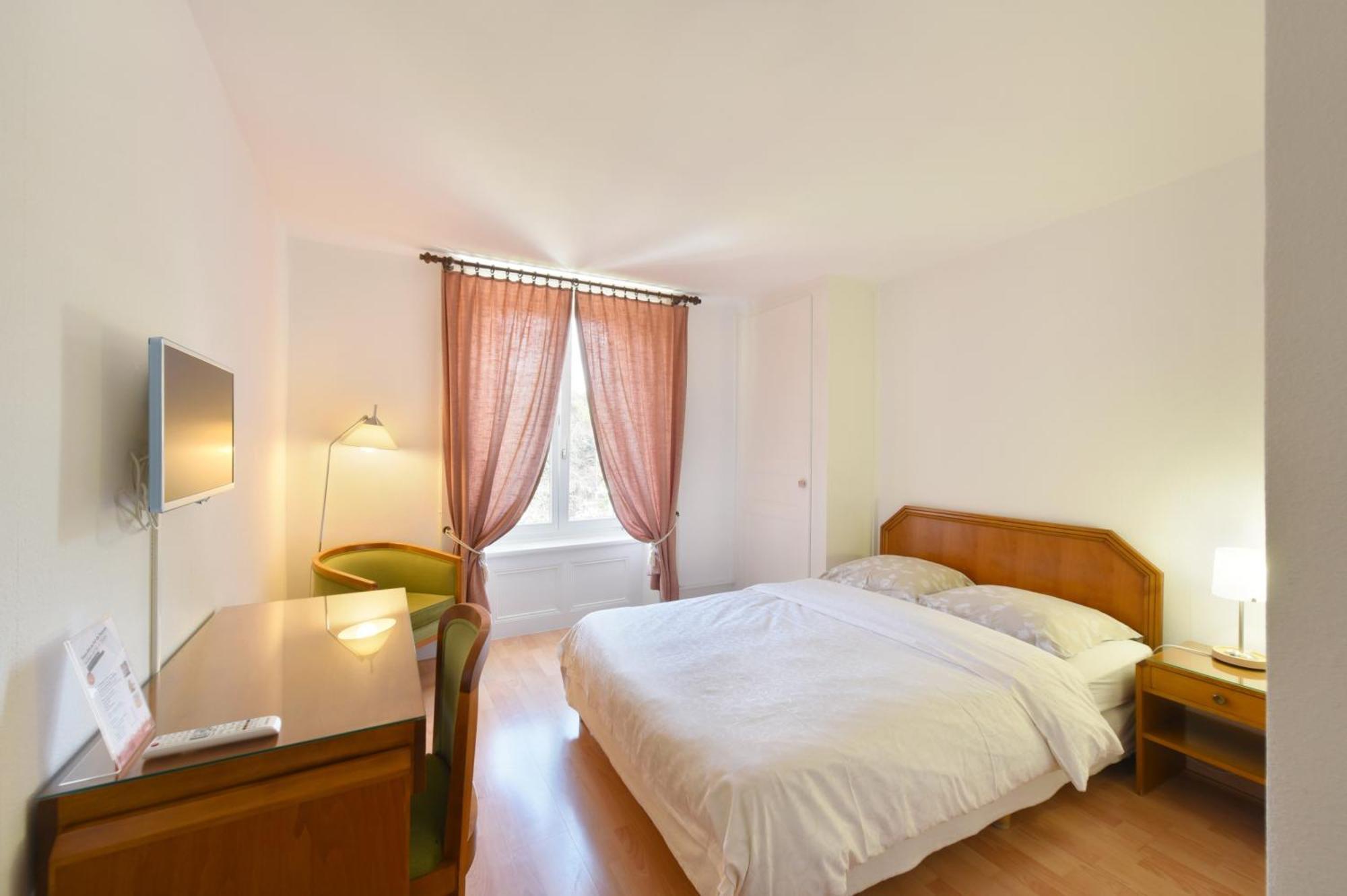 Hotel De L'Aigle Couvet Bilik gambar