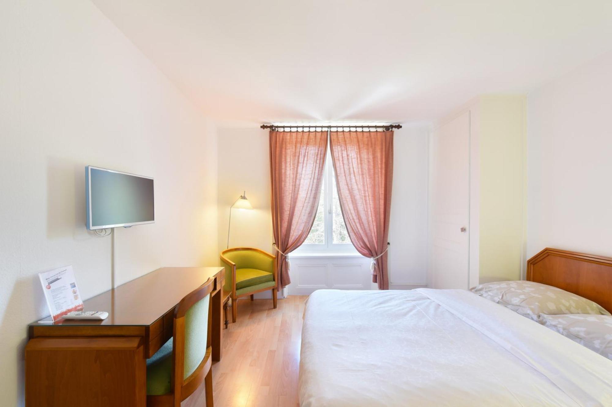 Hotel De L'Aigle Couvet Bilik gambar