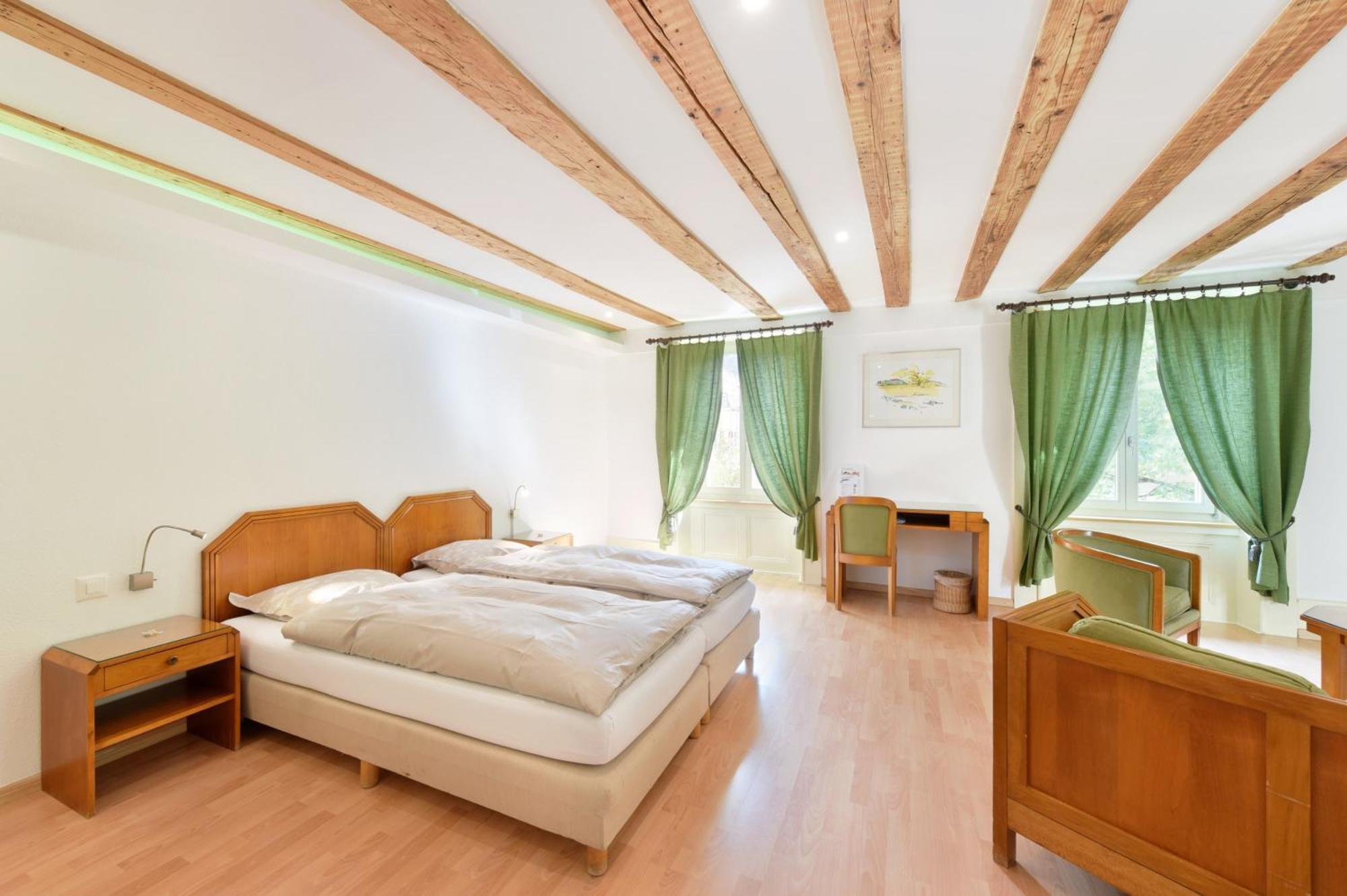 Hotel De L'Aigle Couvet Bilik gambar
