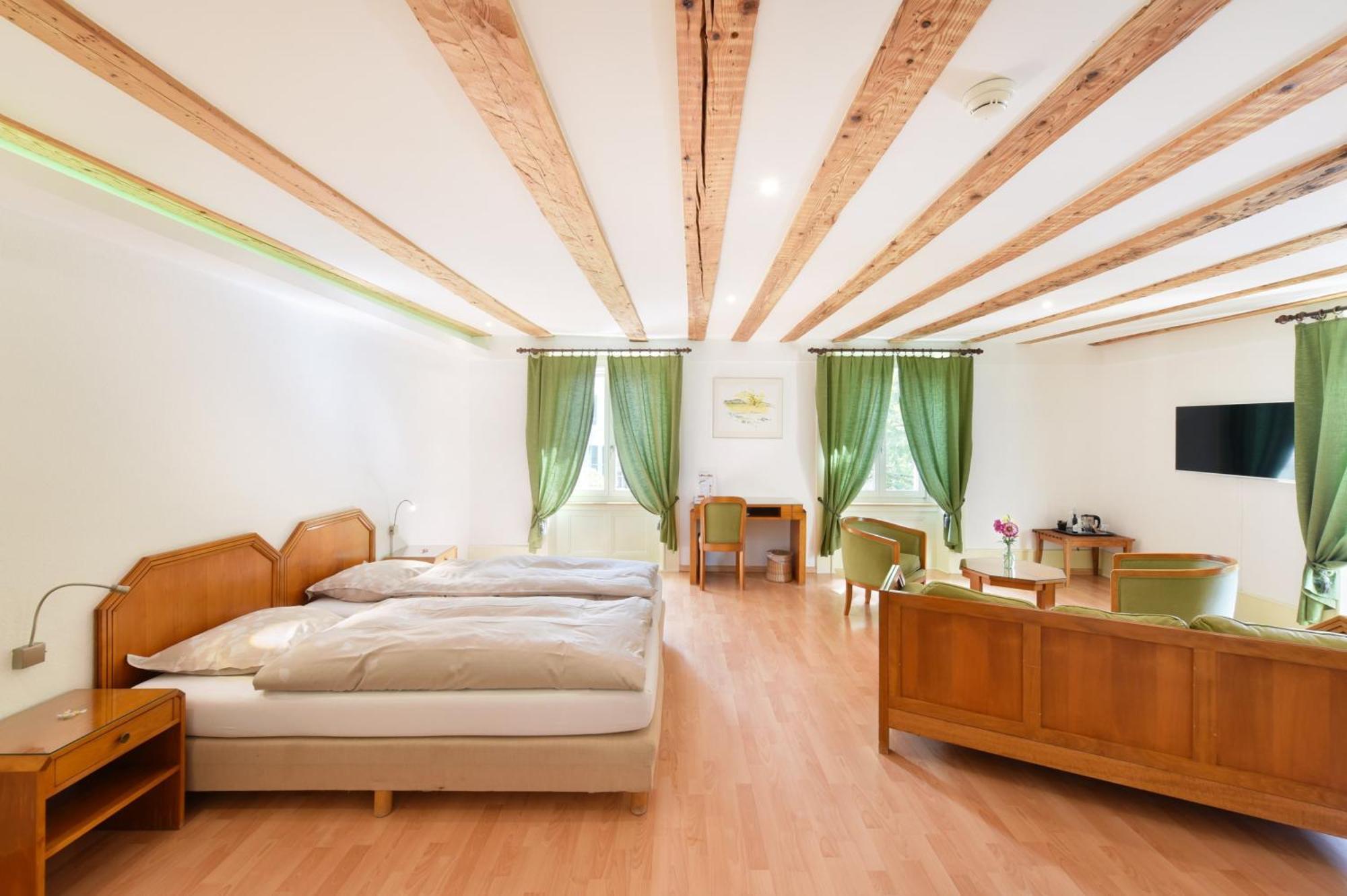 Hotel De L'Aigle Couvet Bilik gambar