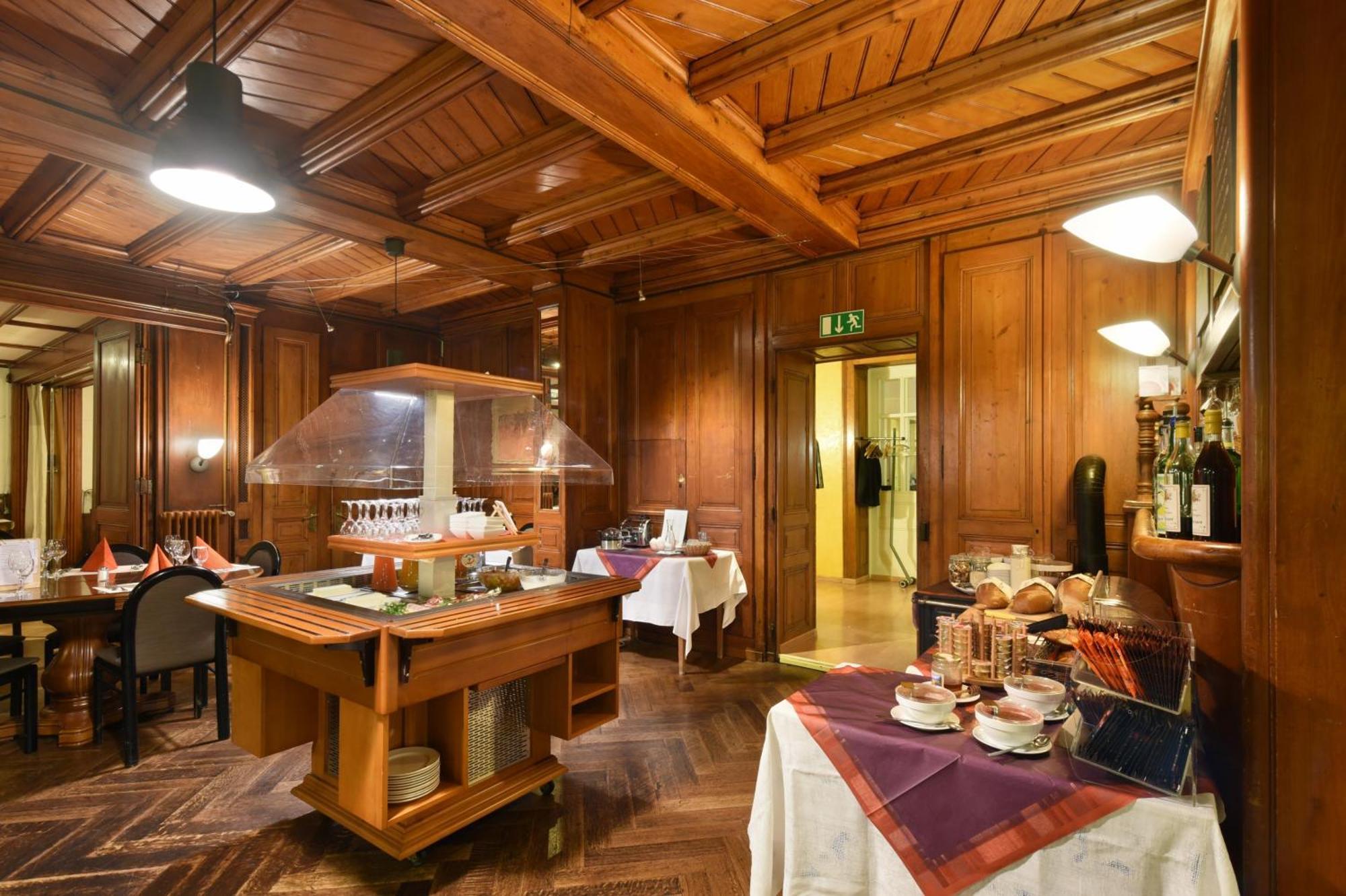 Hotel De L'Aigle Couvet Luaran gambar